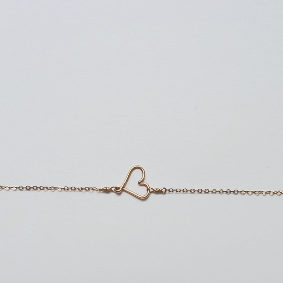 One-of-a-kind 14k gold dainty heart necklace - Picture 5 of 7